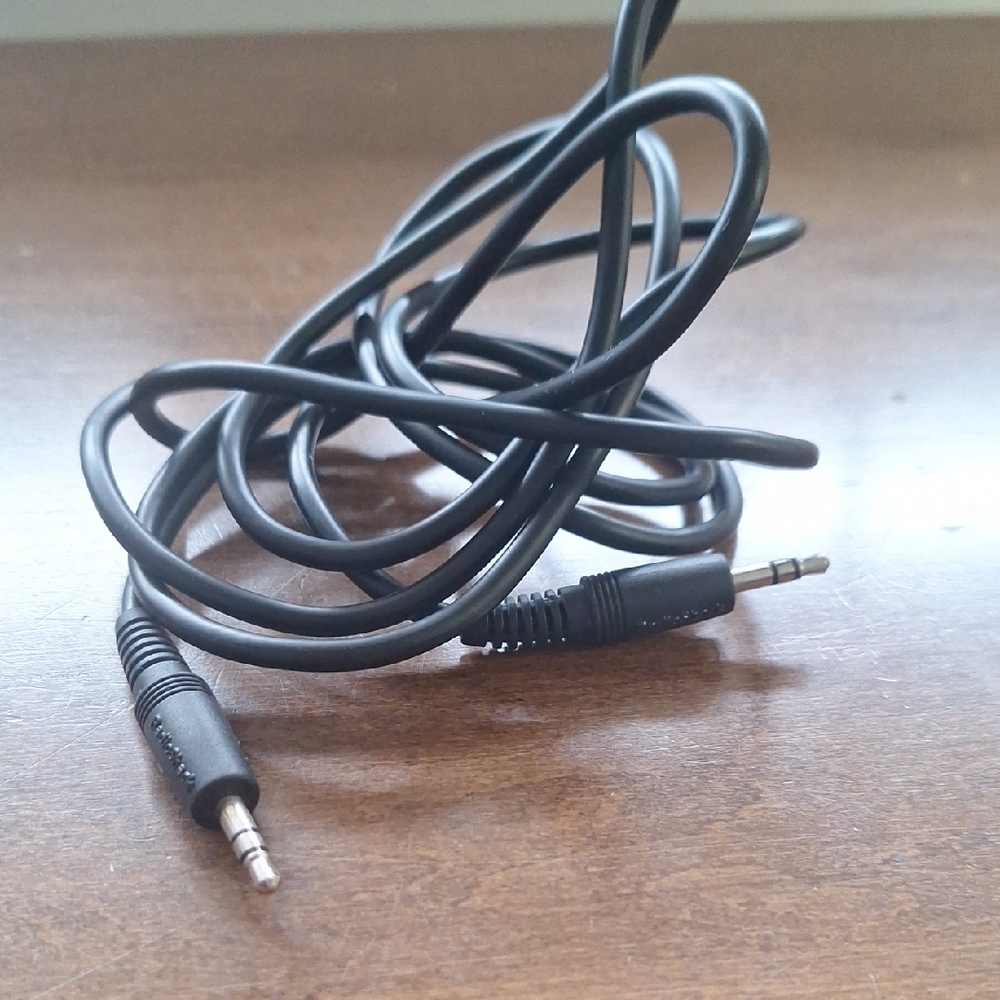 Black Audio Cable/ Standard 6ft 3.5 Audio Jack